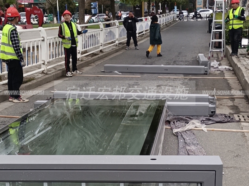 候車亭安裝現場 候車亭安裝現場